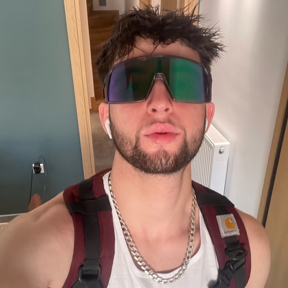 Meet your Posher, Max - Picture 1 of 1